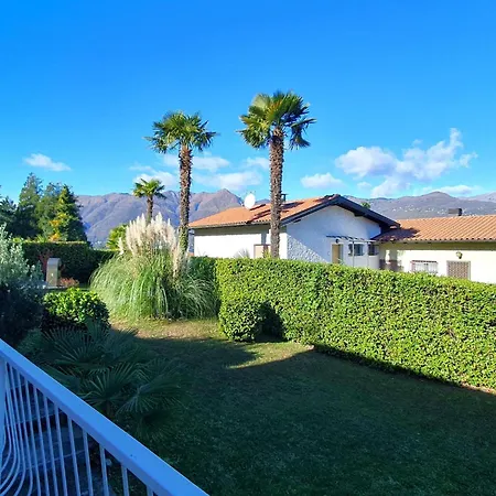 בית נופש In With Private Garden *